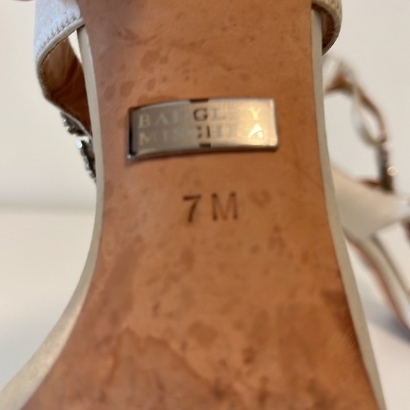 Badgley Mischka Giovanna II Satin T-Strap Jewelled Sandals In Cream Size 7 - Picture 12 of 14